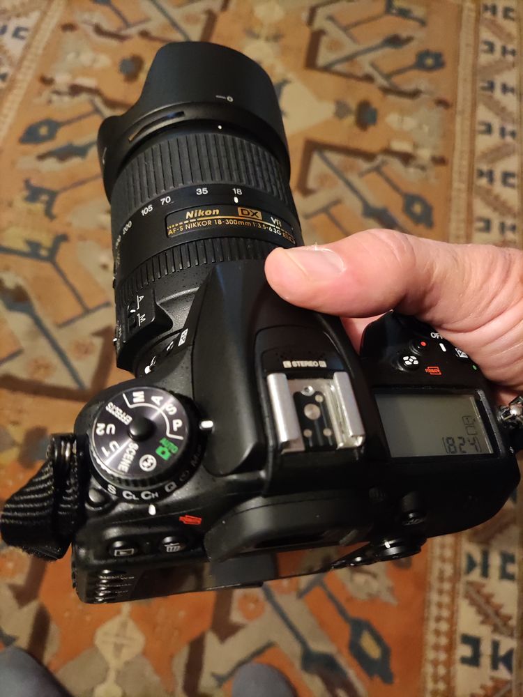 Appareil photo nikon + objectifs tr�s tr�s peu servi 1250 Mont�limar (26)