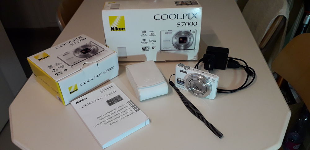 Appareil photo numérique NIKON Coolpix S7000 avec étui blanc 120 Sevran (93)