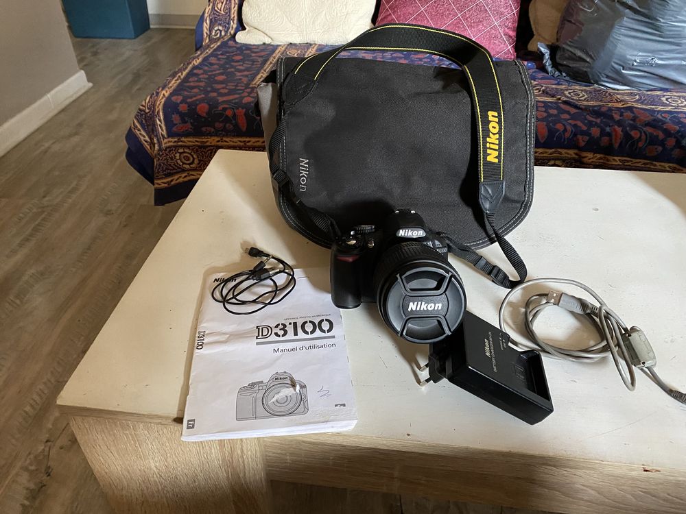  APPAREIL PHOTO REFLEX
250 Hy�res (83)