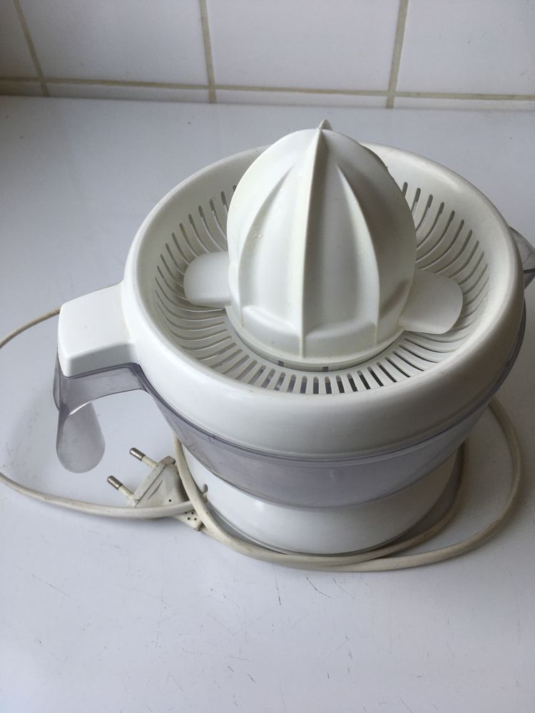 Appareil pour r�cup�rer votre jus de citron, d'orange, Etc 8 Saint-Marcel (27)