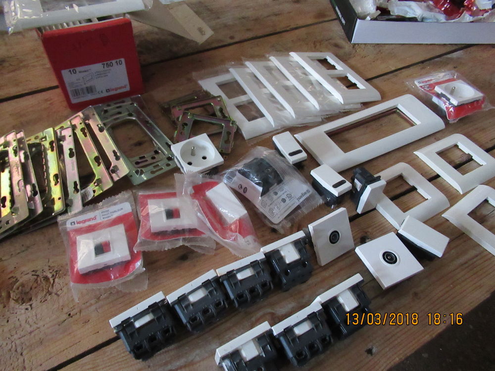 appareillage legrand  SERIE mOSAIC 5 Saint-Martin-la-Sauvet� (42)