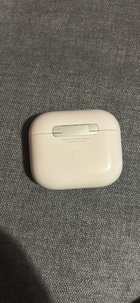 Apple AirPods (3ᵉ g�n�ration) avec Bo�tier de Charge MagSafe �������������� 50 Saint-Julien-Puy-Lav�ze (63)