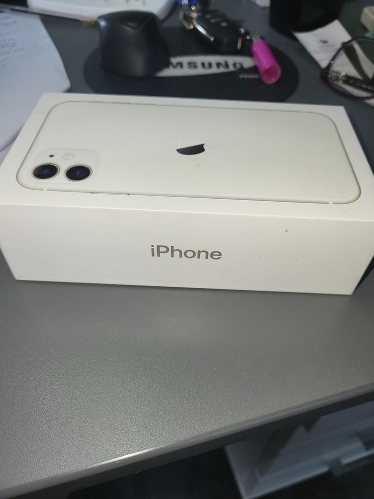 Apple iphone 11 128 go �tat quasi neuf BLANC bo�te d'origine 500 Meaux (77)