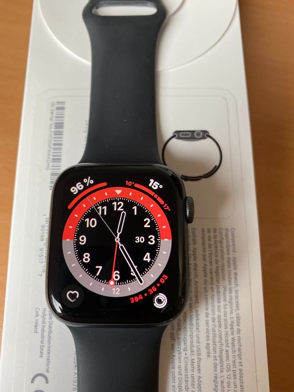 Apple Watch 4 44 mm gris sidéral avec bracelet sport  130 Chartres (28)
