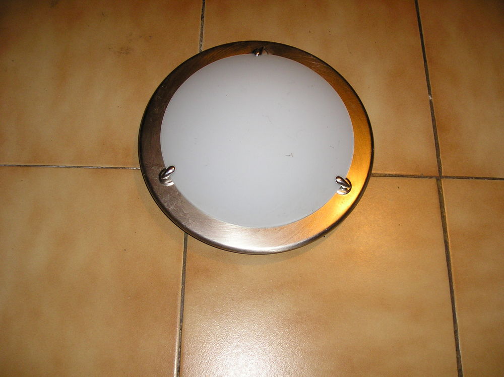 Applique ? plafonnier 
15 Sept�mes-les-Vallons (13)