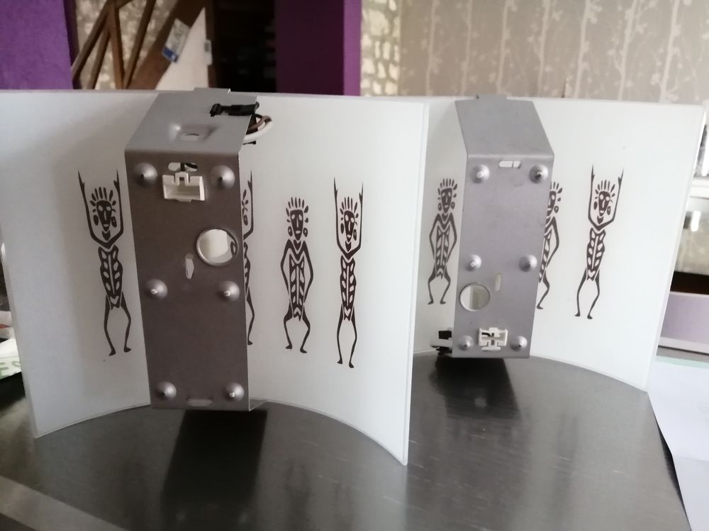 Lot de 2 appliques. 15 Vernon (27)