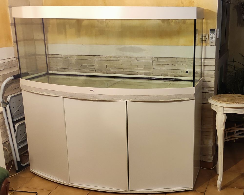 Aquarium 450l �quip� +meuble 
A 50 Le Tignet (06)