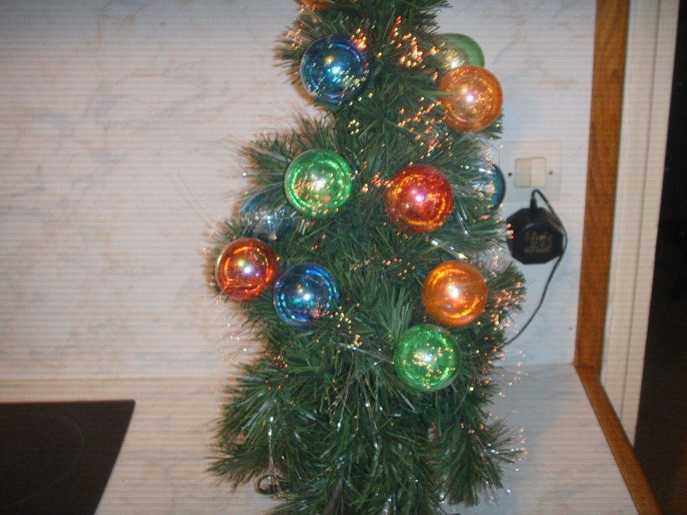 Arbre de Noel � fibres optiques scintillantes. Hauteur 60cm. 10 Angers (49)