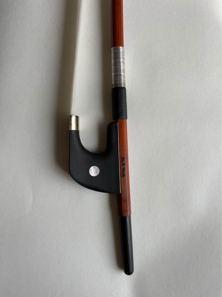 Archet de basse Jan F. Vesel�, pernambouc 1500 Versailles (78)