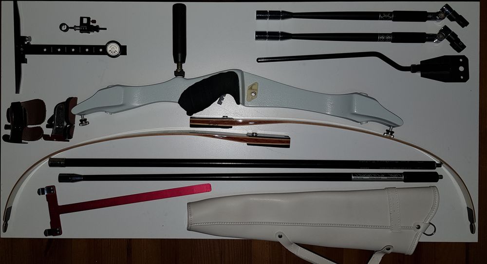 Lot d'arcs pour loisir ou competition 500 Villemoustaussou (11)