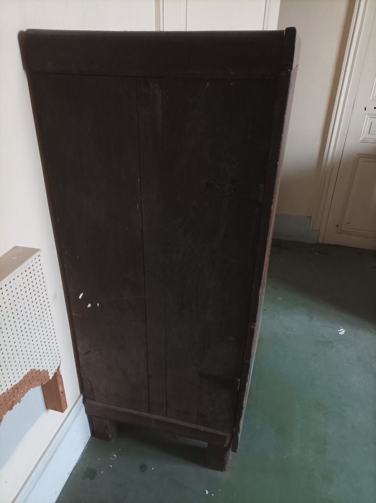 une armoire ancienne en bonne �tat. 80 Neuilly-sur-Seine (92)
