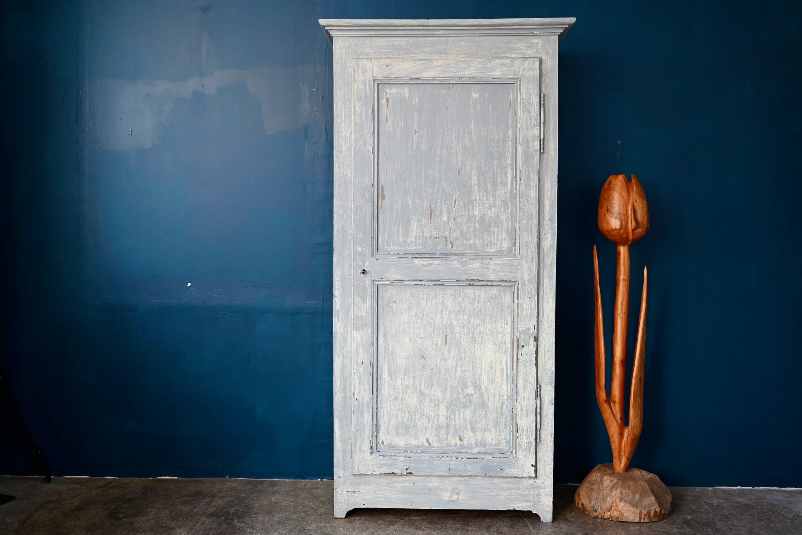 Armoire ancienne bonneti�re patin�e gris bleu ou penderie 980 Wintzenheim (68)