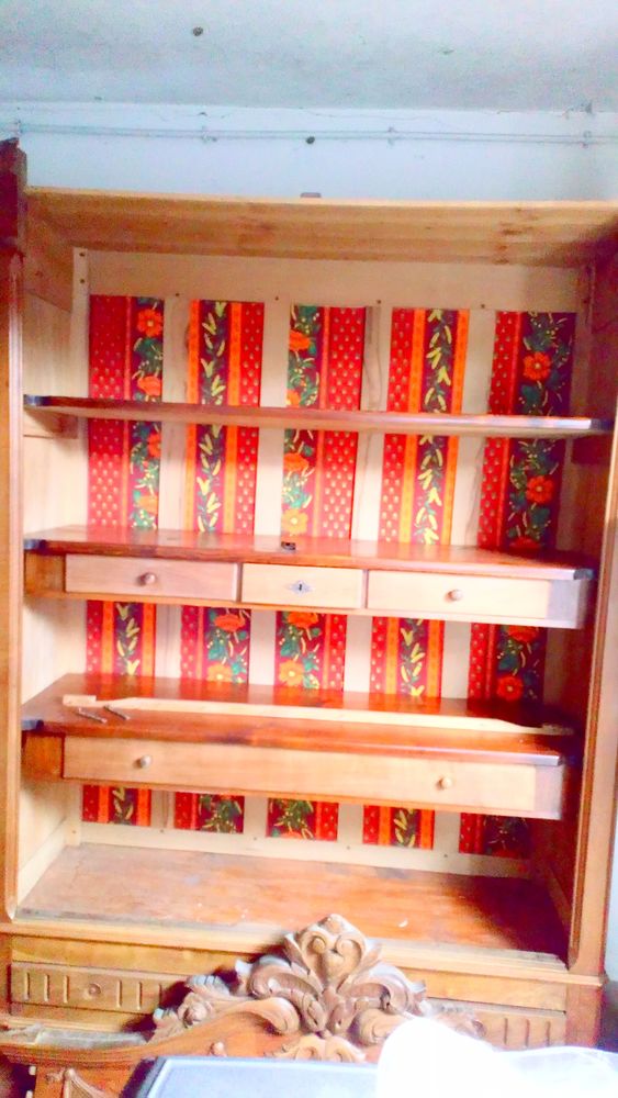 ARMOIRE ANCIENNE CHAPEAU DE GENDARME 500 Nogaro (32)