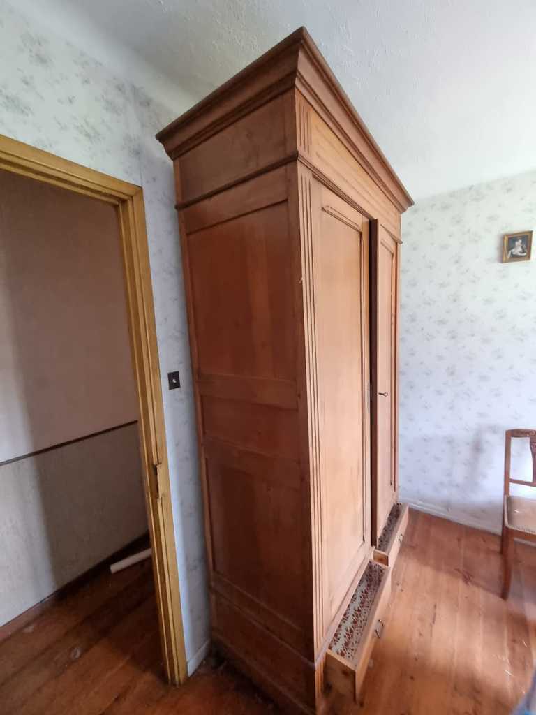 Armoire ancienne en ch�ne fabriqu�e  par un artisan 280 Izel-les-Hameaux (62)
