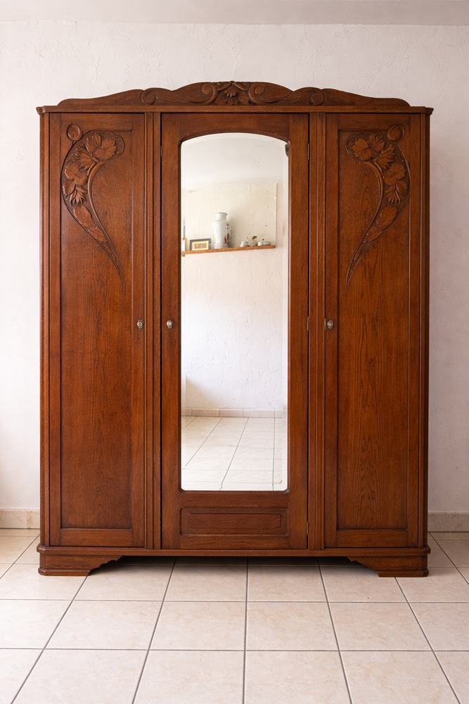 Armoire ancienne en ch�ne sculpt� des ann�es 20 65 Firbeix (24)