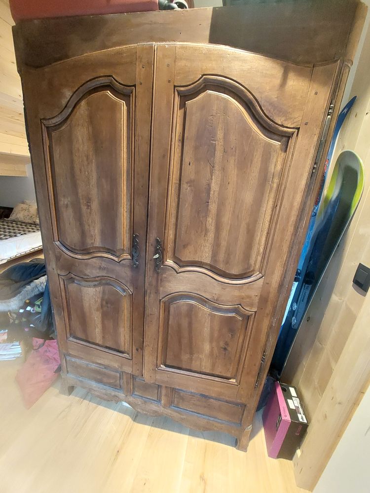 Armoire ancienne 
H 1.84
L 1.10
Profondeur 56 0 Chamonix-Mont-Blanc (74)