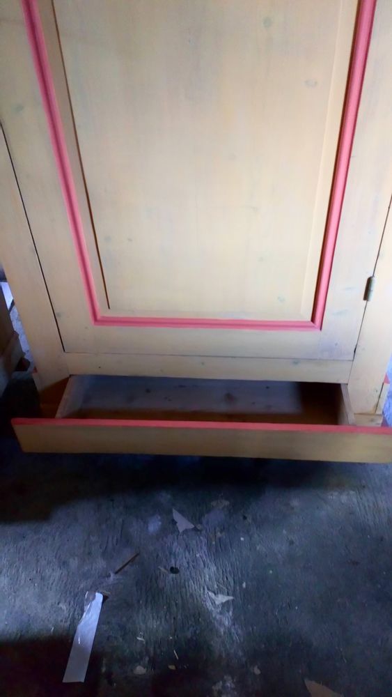 ARMOIRE ANCIENNE EN SAPIN COULEUR OCRE JAUNE1 PORTE 350 Nogaro (32)