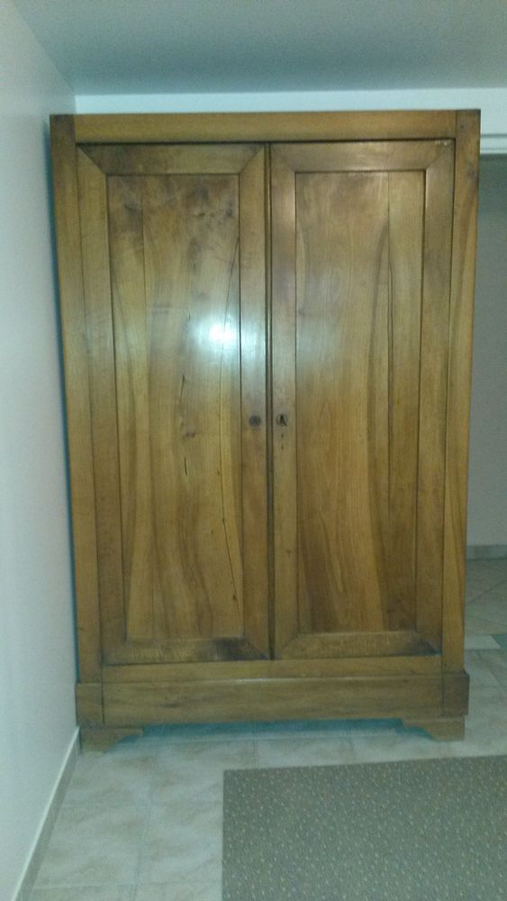 armoire ancienne 250 Les Essarts-le-Roi (78)