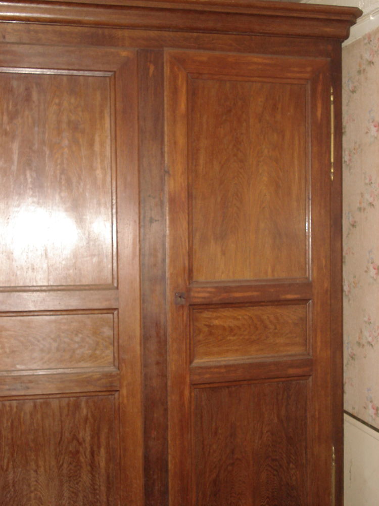 Armoire ancienne 
100 Montlandon (52)