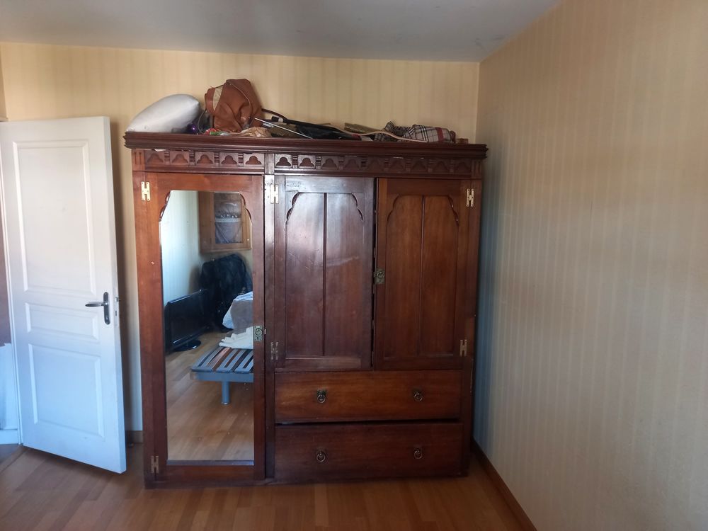 Armoire anglaise � donner, cause d�m�nagement, . 0 Annecy (74)