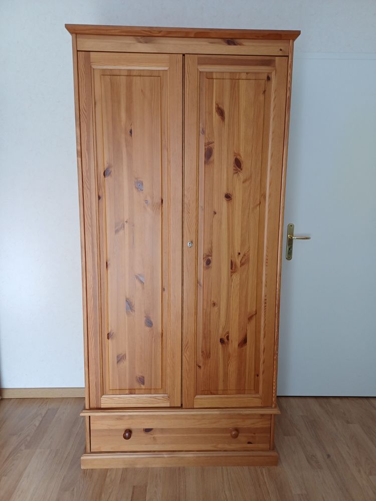 Armoire avec tiroir et penderie. 110 �vian-les-Bains (74)