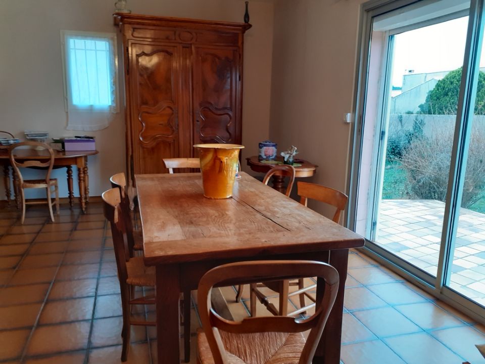 Armoire, bahut, fauteuils, vaisselles, etc.... 50 Sigean (11)