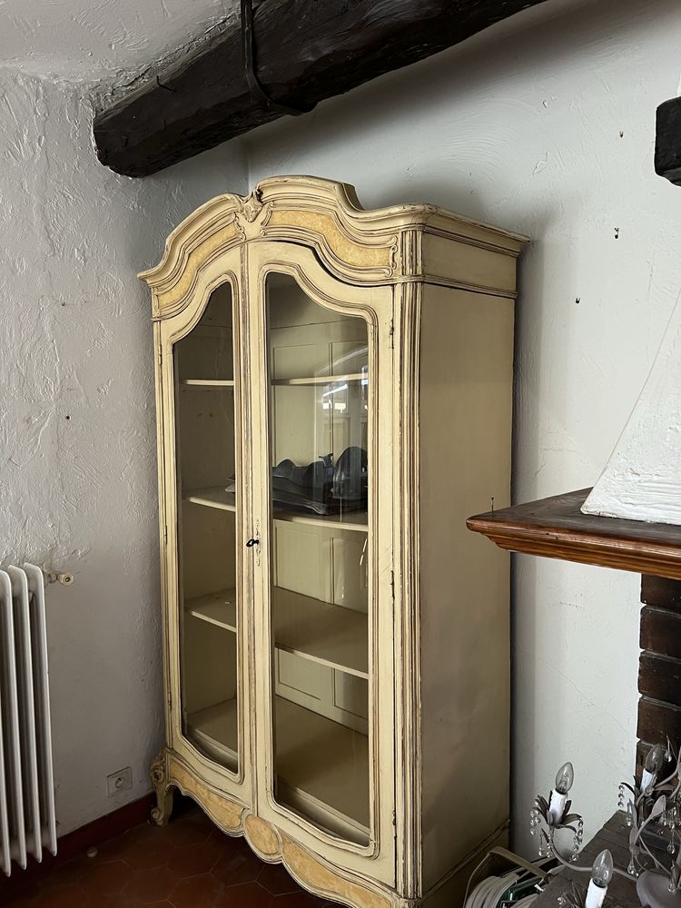 armoire, biblioth�que, vitr�e, peinte et patin�e 250 Cannes (06)
