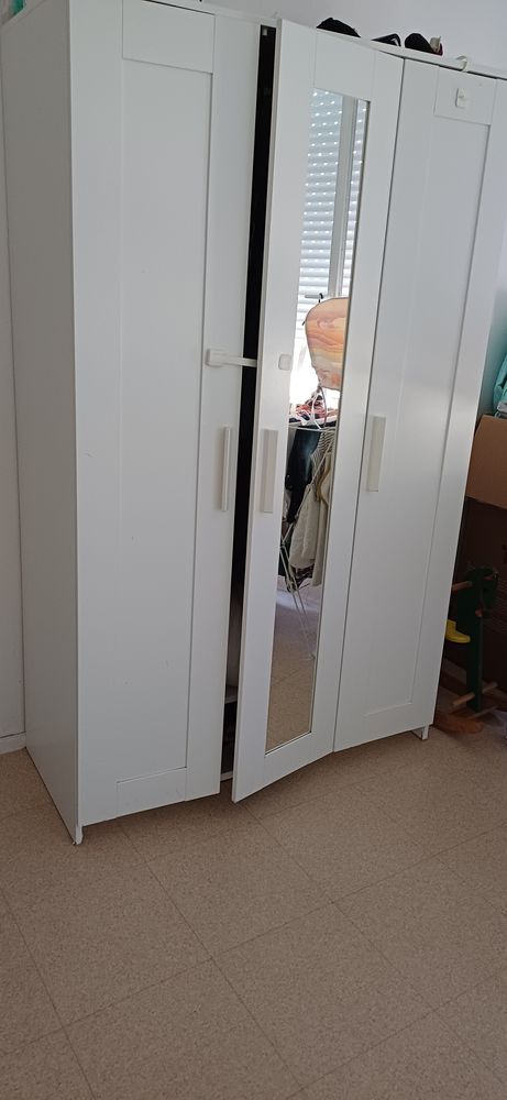 armoire blanche 3 portes en bon �tat 50 Montigny-le-Bretonneux (78)