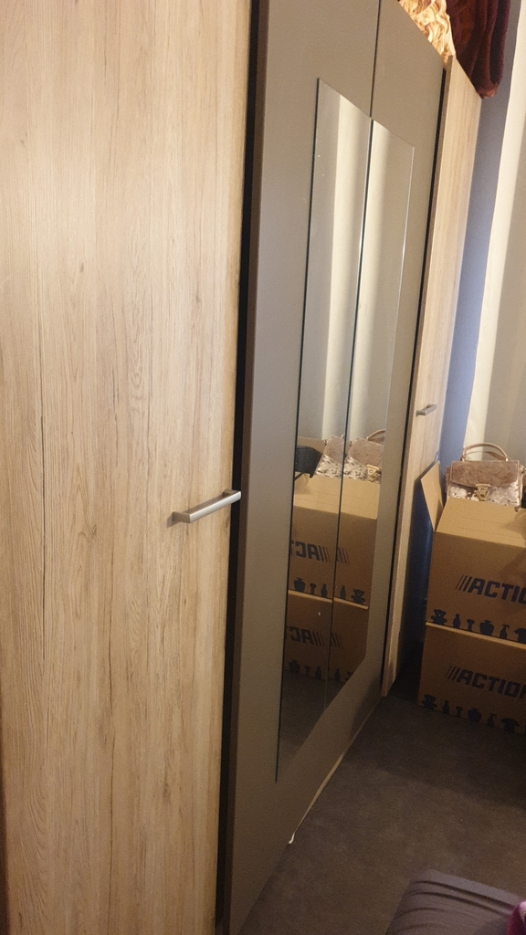 Armoire en bois clair avec porte miroir 150 Hautmont (59)