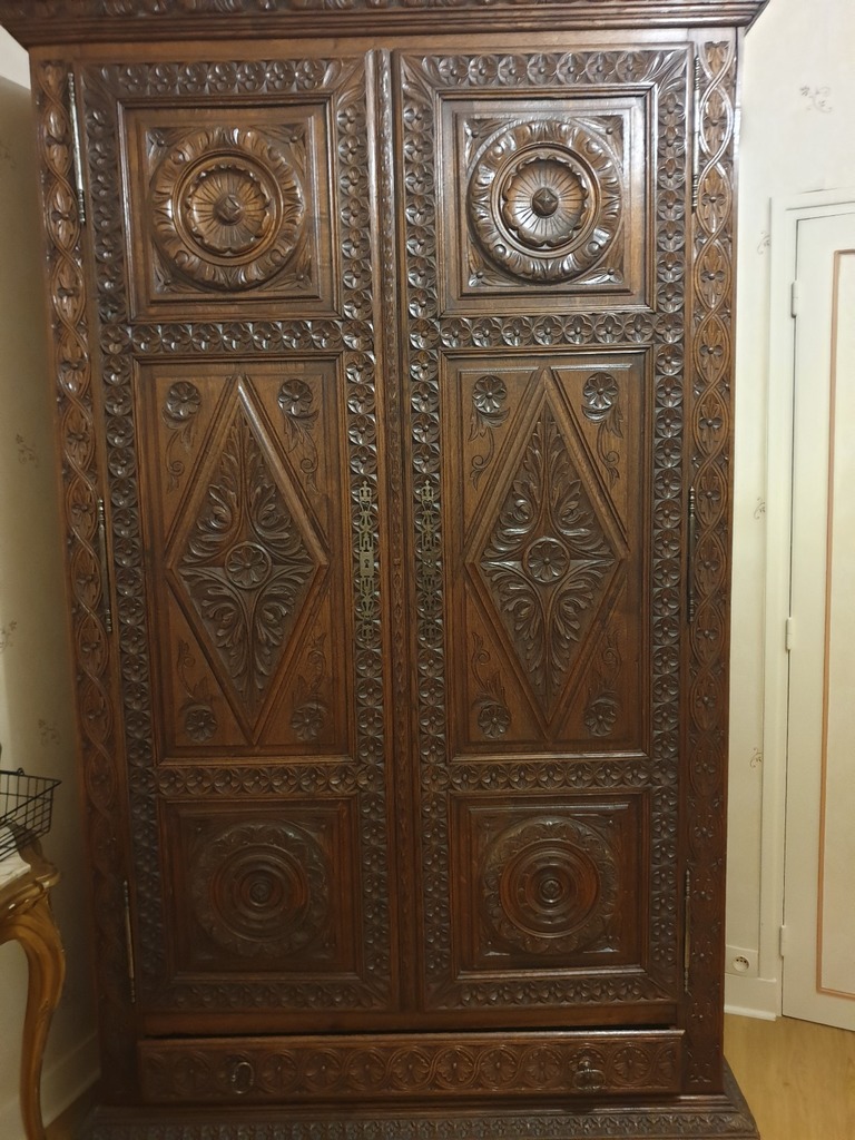 Armoire en bois sculpt� 900 Amilly (45)