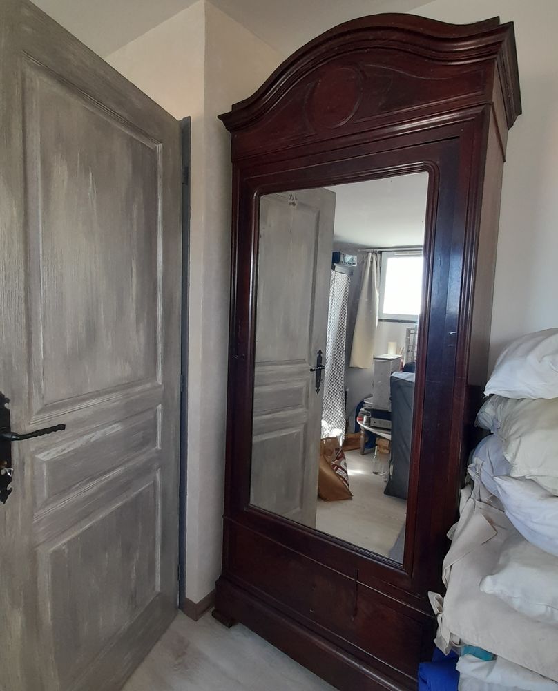 Armoire bonneti�re chapeau de gendarme acajou 100 Saint-Urbain (85)