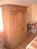 Armoire BRESSANNE  style Louis Philippe.
400 Saint-Genis-les-Olli�res (69)