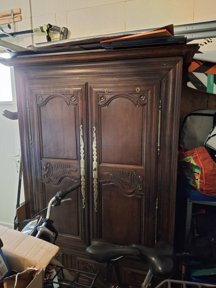 Armoire bretonne 19 eme si�cle 1500 Roquefort-des-Corbi�res (11)