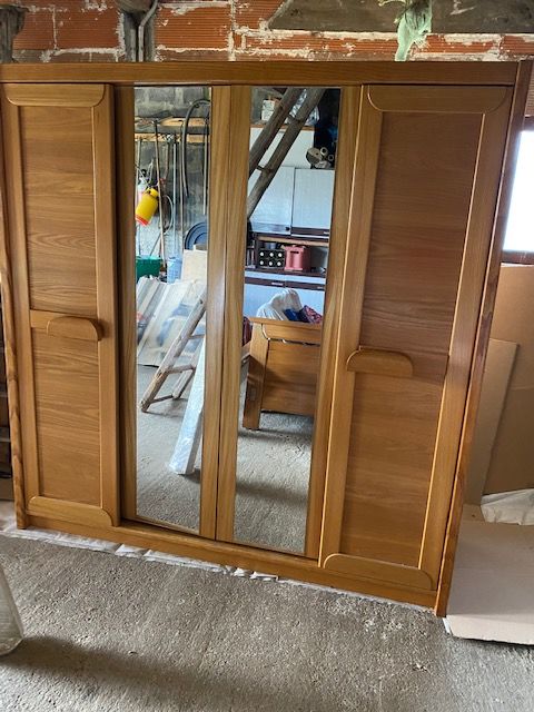 ARMOIRE CHAMBRE COMPLETE 
200 Les Aveni�res (38)