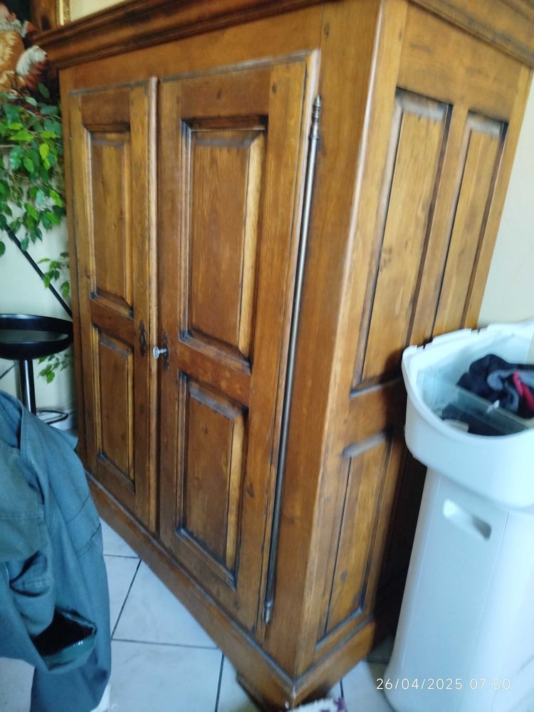 armoire de chambre a r�nover 150 Vichy (03)
