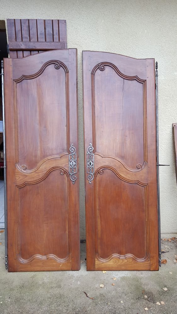 ARMOIRE EN CHATAIGNIER MASSIF 400 Gannat (03)