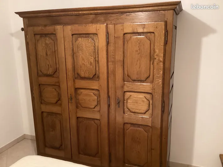 Armoire en ch�ne massif 250 Bormes-les-Mimosas (83)