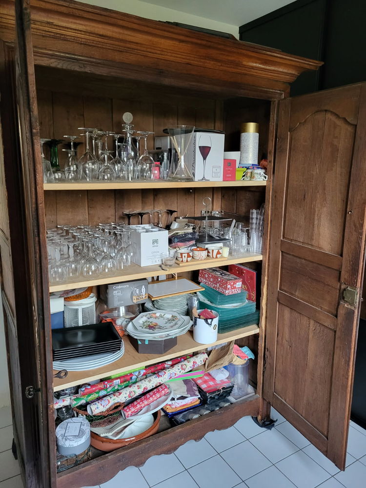 ARMOIRE EN CHENE MASSIF - 
0 Boissy-sous-Saint-Yon (91)