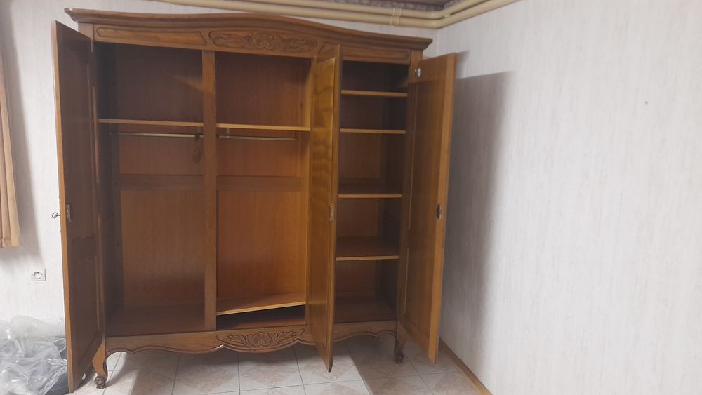 Armoire en ch�ne massif 100 La Chauss�e-Saint-Victor (41)