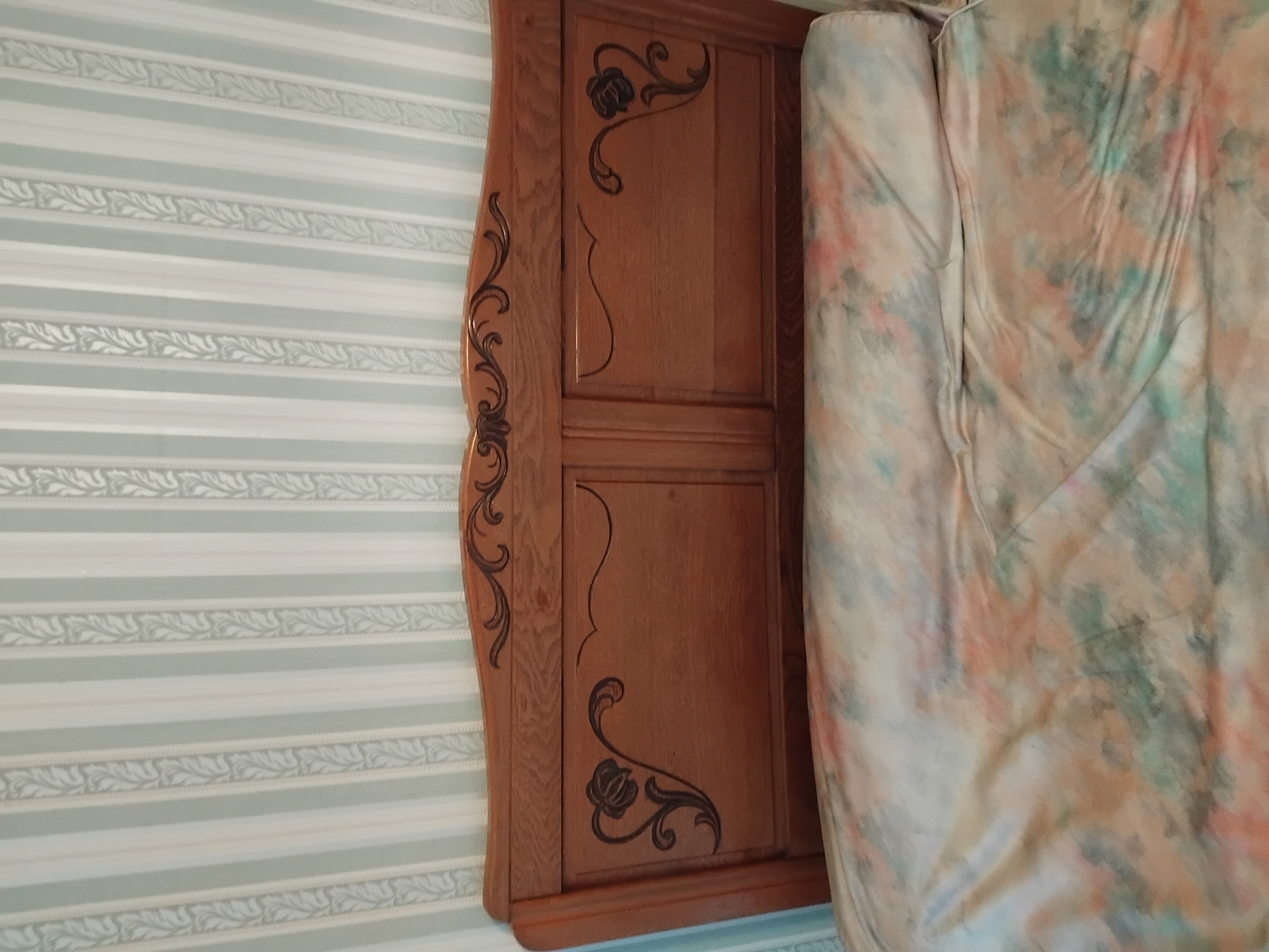 armoire  ,lit ,chevet anciens 0 Vaux-le-P�nil (77)