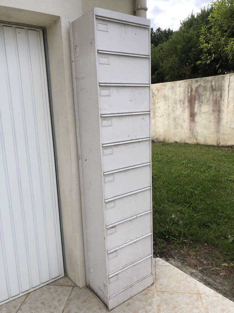 Armoire a cologne en m�tal 105 Saint-Pierre-l�s-Nemours (77)