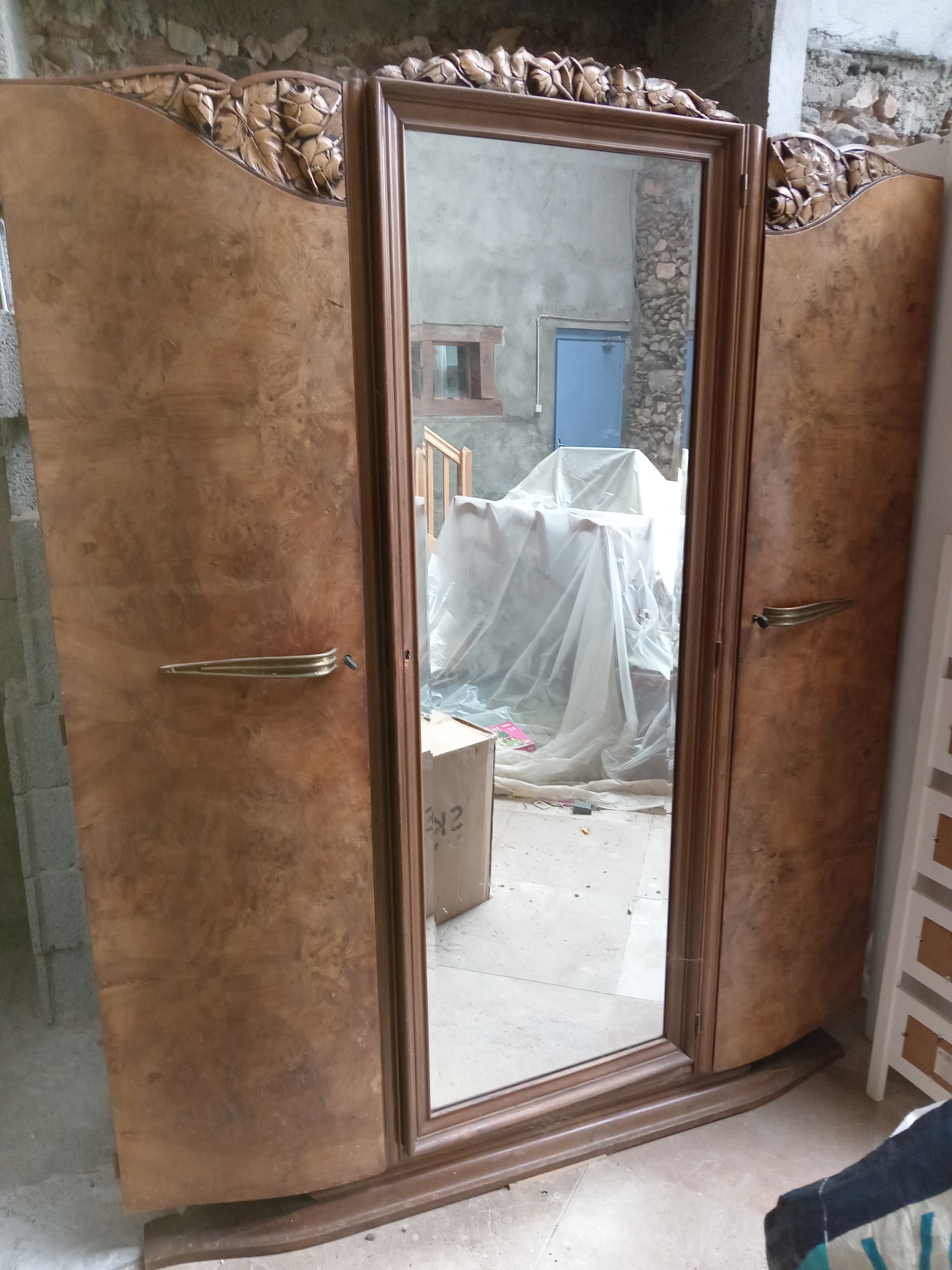 Armoire art d�co en loupe de noyer 250 Saint-Martin-d'H�res (38)