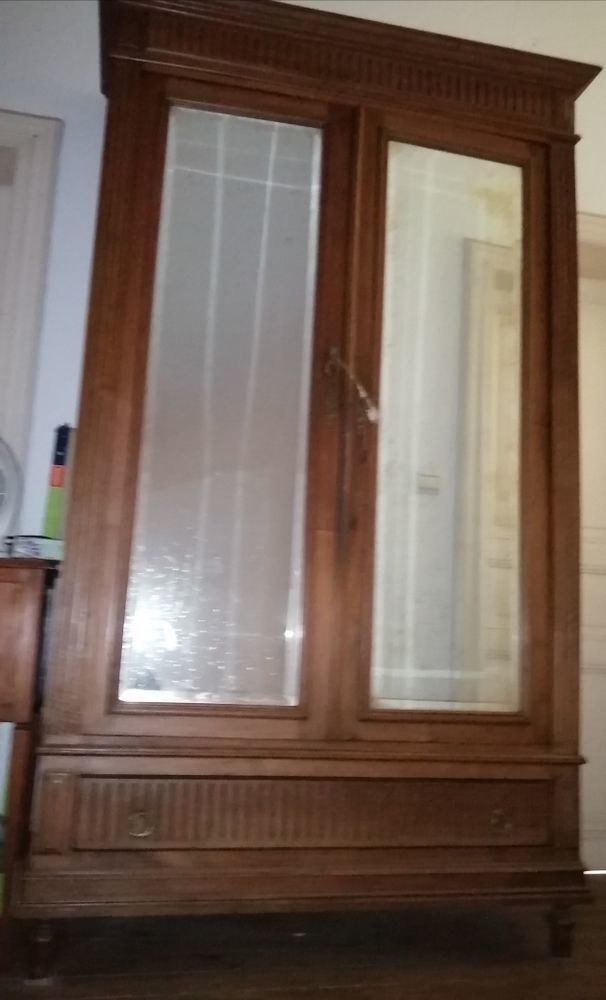 Armoire d'�poque XIXeme si�cle 2 portes ling�re, en ch�ne. 314 Albi (81)