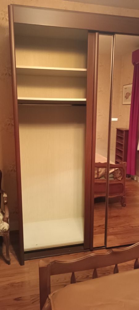 Armoire 6 �tag�res + penderie 
100 Montussan (33)