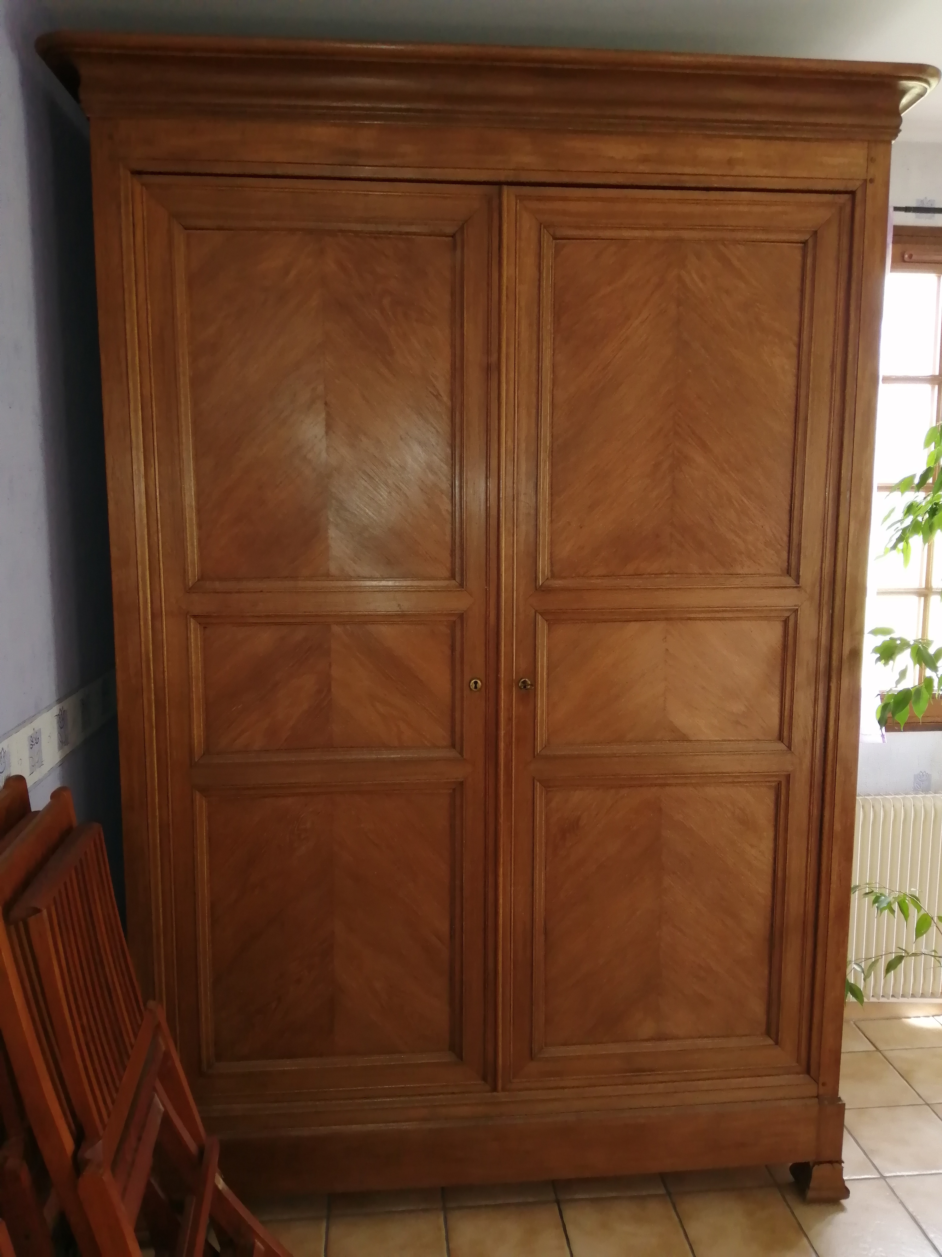 Armoire � linge ancienne en bois de h�tre
Ht. 220 x 150 x 58 300 Semoutiers-Montsaon (52)