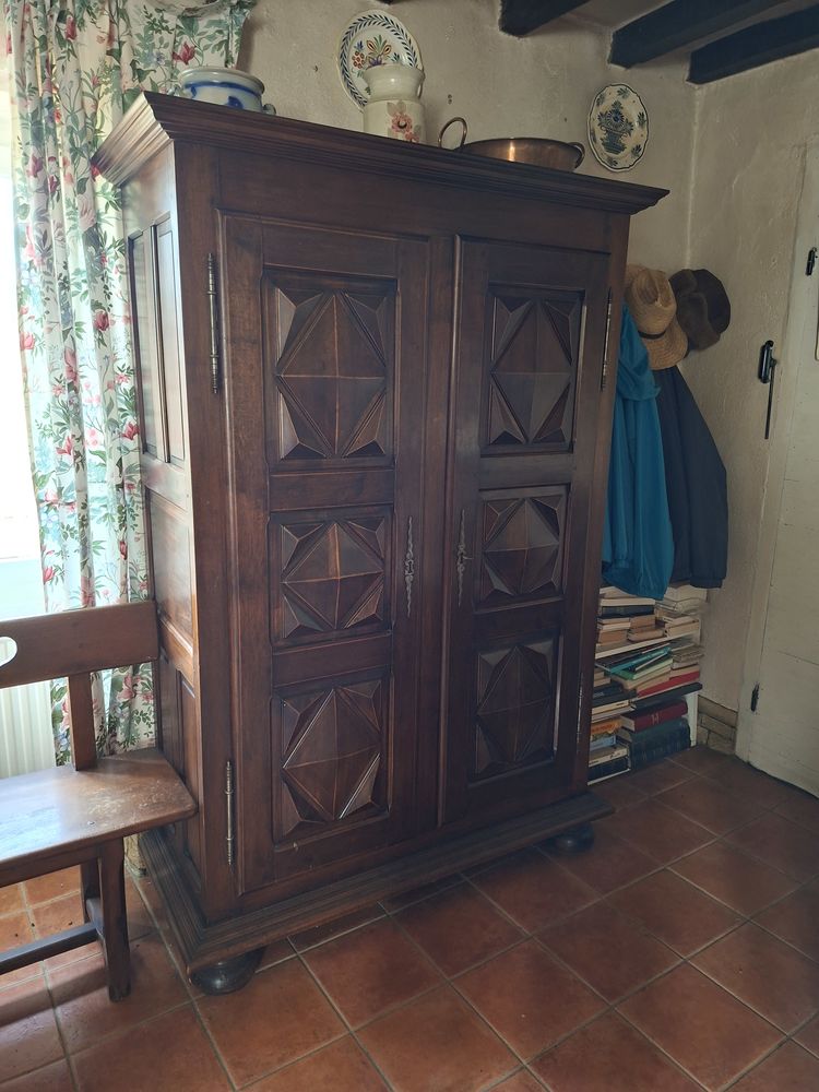 ARMOIRE LOUIS XIII En noyer massif  penderie et 1 �tag�re 120 Saint-Cl�ment-sur-Valsonne (69)