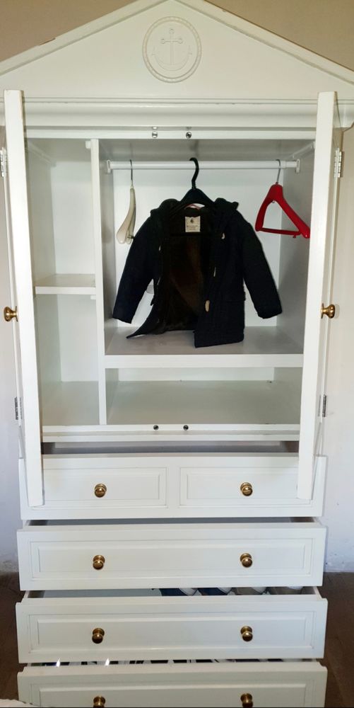 Armoire de luxe pour enfant ou adulte de la marque Drexel. 350 Choisy-le-Roi (94)