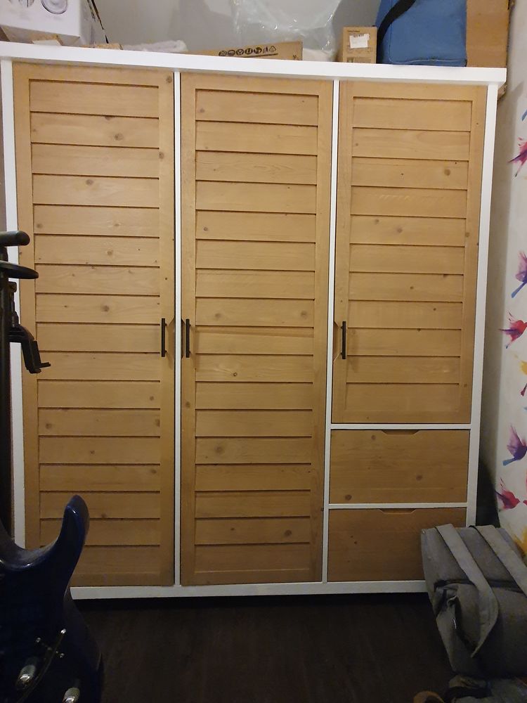 Armoire Maisons du Monde 3 portes 2 tiroirs en �pic�a massif 590 Clichy (92)