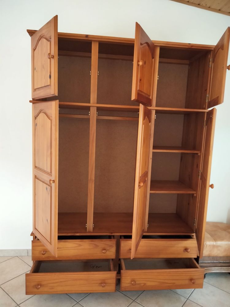 Armoire pin massif
150 Saint-Gervais (85)