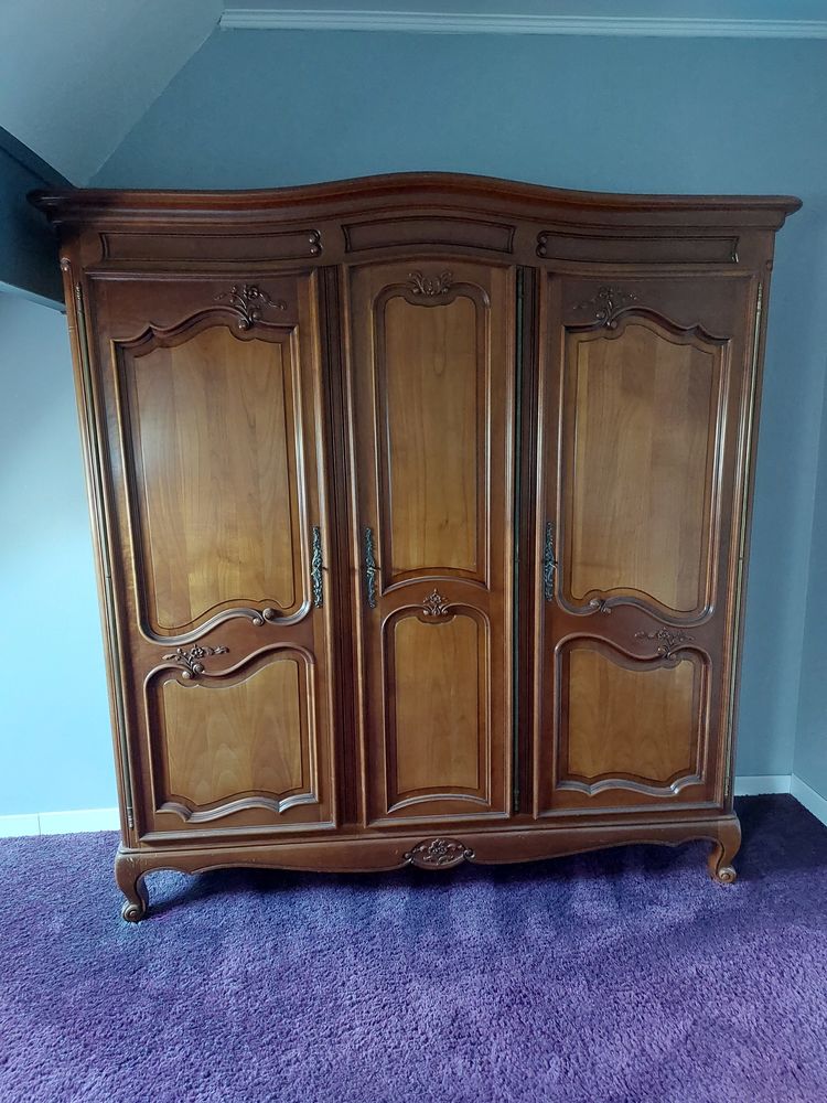 ARMOIRE EN MERISIER MASSIF 3 PORTES 200 Le Ch�telet-en-Brie (77)